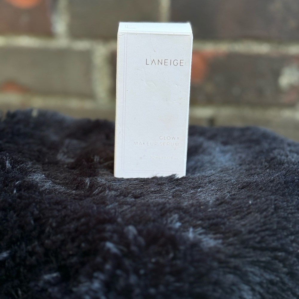 LANEIGE Glowy Makeup Serum in Elegant White